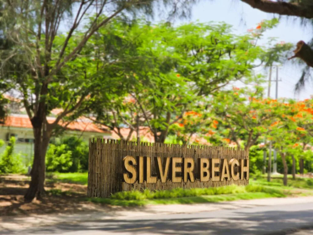 cung cấp đèn chiếu sáng và quạt trần cho Silver Beach Resort Kê Gà